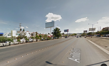 Casa ubicada en colonia Lomas de San Luis 2da Sección, con 4 recamaras y 281m2, entre Av. Sierra Leona y Anillo Periférico.