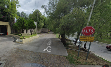 Casa en fraccionamiento en colonia Rinconada de las Flores con 3 Recamaras y 187m2 A unos minutos del centro comercial Plaza del Río.