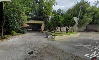 Casa en fraccionamiento en colonia Rinconada de las Flores con 3 Recamaras y 187m2 A unos minutos del centro comercial Plaza del Río.