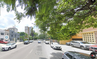 Local ubicado en colonia Arcos Vallarta con 631m2, a unos minutos de la glorieta la Minerva.