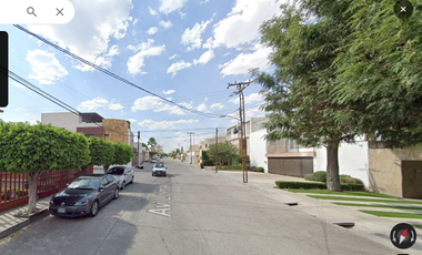 Casa ubicada en colonia Loma Alta con 5 habitaciones y 426m2, muy cerca de zona Universitaria.