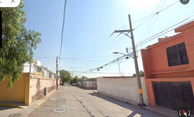 Casa en fraccionamiento ubicado en colonia Industrial Mexicana, con 3 Recamaras y 104m2 A unos Minutos del IMMS.