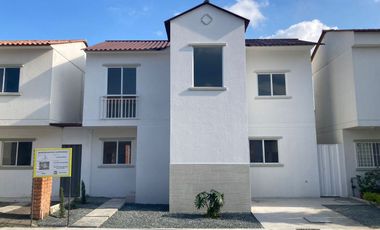 CASA DE VENTA,  EN URB.L'OGARE , CANTON SALITRE, ECUADOR