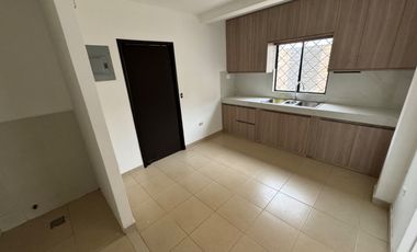 En alquiler casa de 3 dormitorios en Urb.villa club, etapa Floral. (TH)