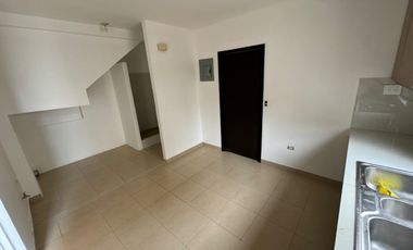 En alquiler casa de 3 dormitorios en Urb.villa club, etapa Floral. (TH)