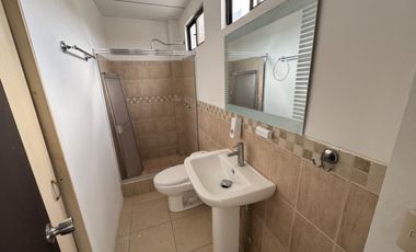 En alquiler casa de 3 dormitorios en Urb.villa club, etapa Floral. (TH)