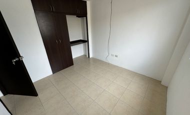 En alquiler casa de 3 dormitorios en Urb.villa club, etapa Floral. (TH)