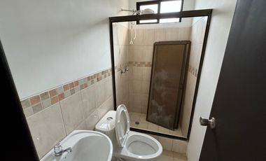 En alquiler casa de 3 dormitorios en Urb.villa club, etapa Floral. (TH)