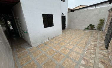 En alquiler casa de 3 dormitorios en Urb.villa club, etapa Floral. (TH)