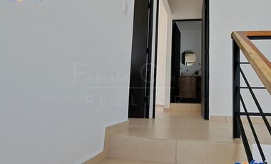 Casa de 2 pisos y 2 recámaras en venta en Conkal Yucatan - Entrega inmediata - ACEPTAMOS INFONAVIT