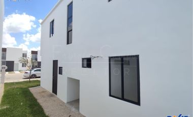 Casa de 2 pisos y 2 recámaras en venta en Conkal Yucatan - Entrega inmediata - ACEPTAMOS INFONAVIT