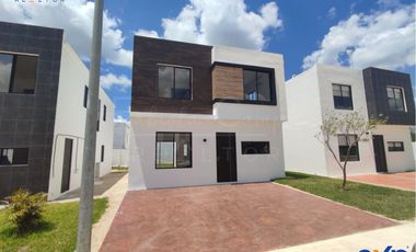Casa de 2 pisos y 3 recámaras en venta en Conkal Yucatan - Entrega inmediata - ACEPTAMOS INFONAVIT