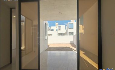 Casa de 3 recámaras en venta, en Privada Residencial con amenidades en Conkal, Yucatán - Entrega diciembre 2024