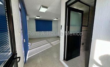 VENTA - 5 de Febrero. Bodega comercial de 354 metros