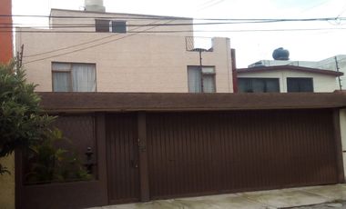 Casa en venta en jatdines de Santa Mónica, Tlalnepantla