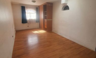 Venta De Casa De 3 Pisos En Pudahuel