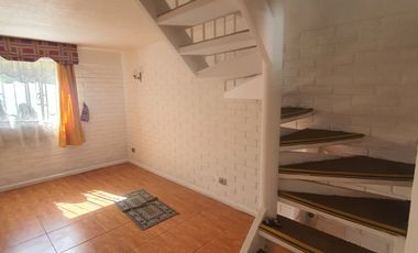 Venta De Casa De 3 Pisos En Pudahuel