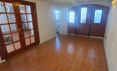 Venta De Casa De 3 Pisos En Pudahuel
