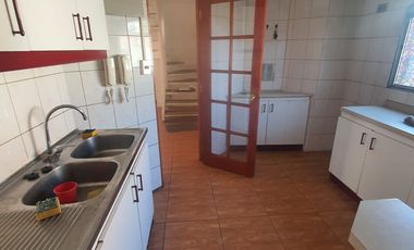 Venta De Casa De 3 Pisos En Pudahuel