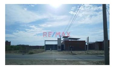 Venta De Terreno Con Cerco Prefabricado De Concreto En Urb.Vista Alegre. ID:1117435