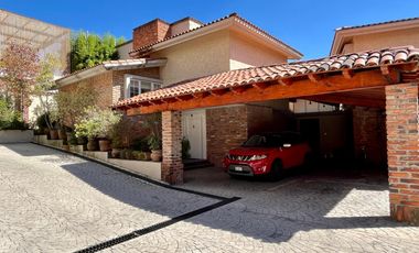 VIVE EN LOMAS DE VISTA HERMOSA CON UNA VISTA DE ENSUEÑO!