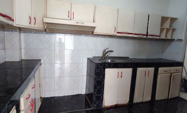 SE VENDE CASA CON SUITE y PARQUEO EN LA PRADERA 1, SUR DE GUAYAQUIL