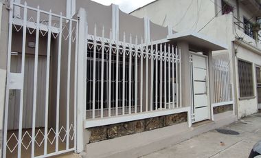SE VENDE CASA CON SUITE y PARQUEO EN LA PRADERA 1, SUR DE GUAYAQUIL