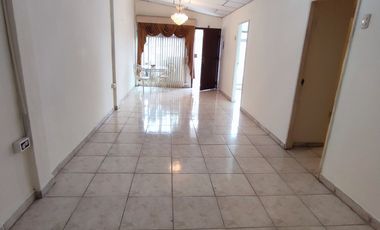 SE VENDE CASA CON SUITE y PARQUEO EN LA PRADERA 1, SUR DE GUAYAQUIL