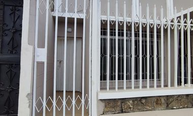 SE VENDE CASA CON SUITE y PARQUEO EN LA PRADERA 1, SUR DE GUAYAQUIL