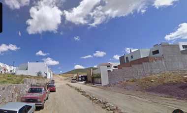 Casa en Fraccionamiento Ubicada en Colonia Lomas de Galicia con 3 Recamaras y 176m2, a unos minutos del Instituto Educativo Ammadeus Ac.