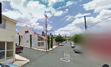 Casa en colonia Las Arboledas con 3 Recamaras y 227m2a unos minutos de Walmart Club Campestre.