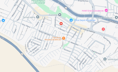 Casa en colonia Las Arboledas con 3 Recamaras y 227m2a unos minutos de Walmart Club Campestre.