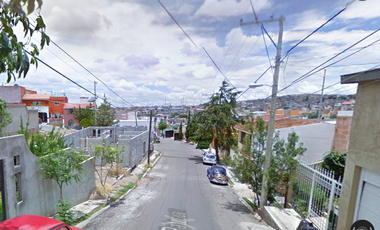 Casa en colonia Lomas del Lago con 3 Recamaras y 170m2 entre Av. Calzada Luis Moya.