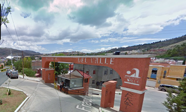 Casa en Fraccionamiento en Fraccionamiento del Valle con 3 Recamaras y 150m2 entre Av. Solidaridad y a unos minutos del Estadio Carlos Vega Villalba.