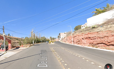 Casa en Fraccionamiento en Fraccionamiento del Valle con 3 Recamaras y 150m2 entre Av. Solidaridad y a unos minutos del Estadio Carlos Vega Villalba.