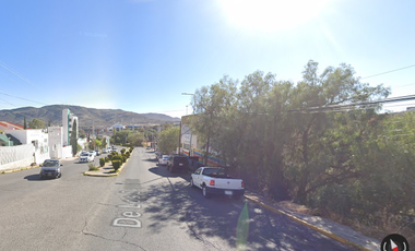 Casa en Fraccionamiento en Fraccionamiento del Valle con 3 Recamaras y 150m2 entre Av. Solidaridad y a unos minutos del Estadio Carlos Vega Villalba.