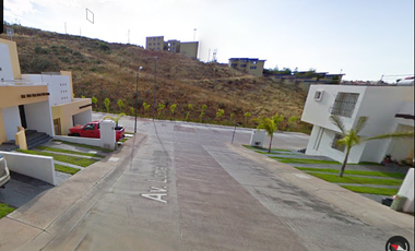 Casa Ubicada en Colonia Lomas del Patrocinio con 3 Recamaras y 168m2 entre Av. José López Portillo y a unos minutos de la Unidad Academia de Derecho y