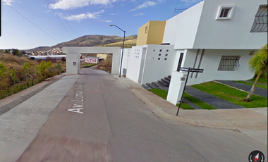 Casa Ubicada en Colonia Lomas del Patrocinio con 3 Recamaras y 168m2 entre Av. José López Portillo y a unos minutos de la Unidad Academia de Derecho y