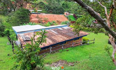 Finca con bonita vista en venta El Peñol