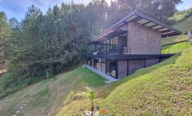 Hermosa finca con acceso al embalse en venta El Peñol