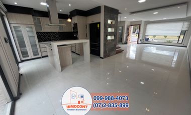 AMPLIA CASA DE CINCO DORMITORIOS EN VENTA, Sector Sudamericano Ricaurte C1432