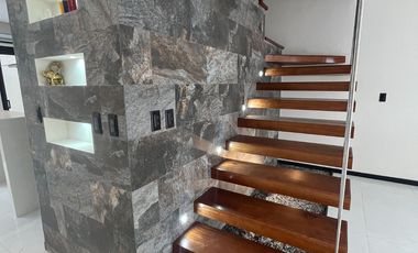 AMPLIA CASA DE CINCO DORMITORIOS EN VENTA, Sector Sudamericano Ricaurte C1432