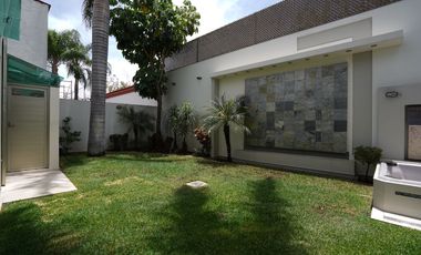Casa moderna en Venta frente a parque dentro de Valle Real