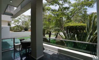Casa moderna en Venta frente a parque dentro de Valle Real