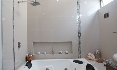 Casa moderna en Venta frente a parque dentro de Valle Real