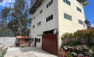 AMPLIA CASA RENTERA CON AREA VERDE Y JARDINES, Sector La Raya Ricaurte C1433