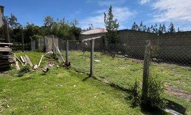 AMPLIA CASA RENTERA CON AREA VERDE Y JARDINES, Sector La Raya Ricaurte C1433