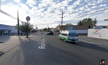 Casa Ubicada en colonia Real Mezquital con 4 Recamaras con 367m2 entre Blvd. Instituto Politécnico Nacional.