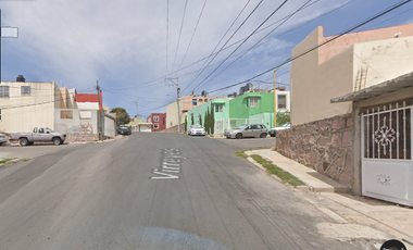 Casa en Colonia Lomas Bizantinas con 2 Recamaras y 98m2 a unos minutos de Manuel M. Ponce.