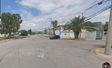 Casa en Fraccionamiento en colonia Colinas Del Saltito con 3 Recamaras y 186m2,  entre Av. La Salle y a unos minutos de Plaza Preparatoria Guadiana.